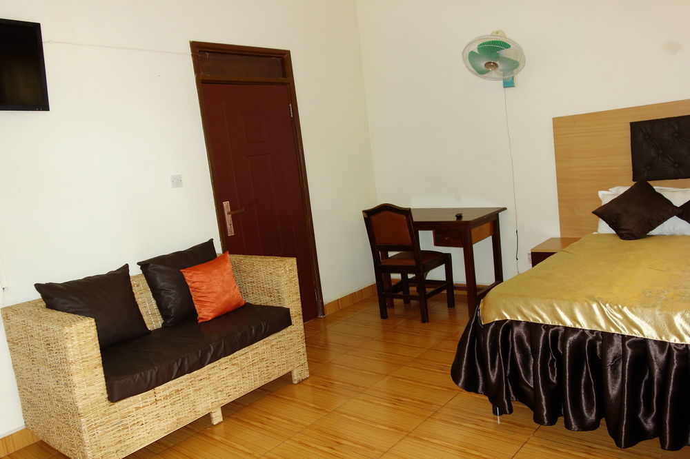 Bridgeway Guest House Джинджа Екстериор снимка